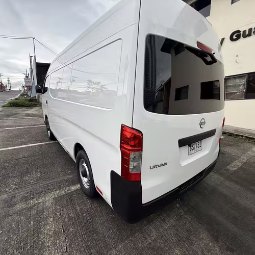 Vendo Nissan Urvan 2023 capota alta - Imagen 6