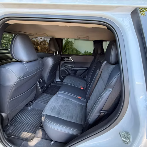 Mitsubishi outlander año 2026 tercera fila de asientos - Imagen 13