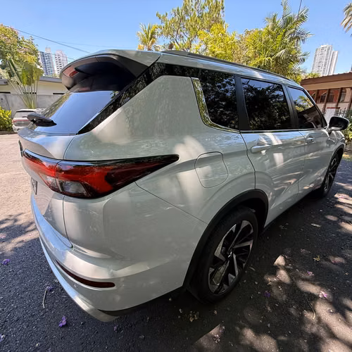 Mitsubishi outlander año 2026 tercera fila de asientos - Imagen 3