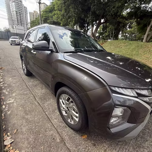 Vendo Hyundai creta año 2024 15000 - Imagen 2