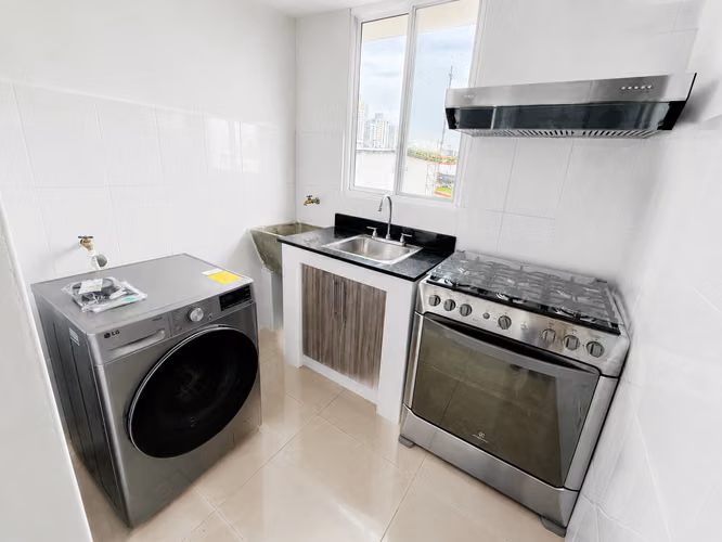 Apartamento Remodelado de 2 recamara en Via Espana - Imagen 4