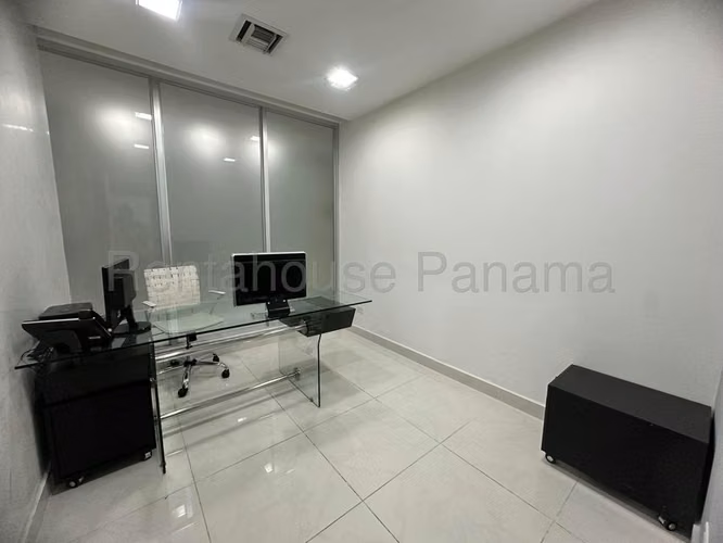 Oficina Comercial en Alquiler en Costa del Este JG