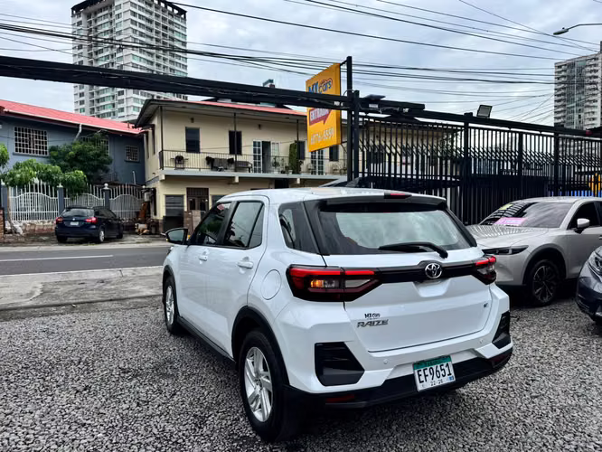 TOYOTA RIZE 2023 FULL EXTRAS - Imagen 6