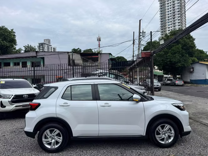 TOYOTA RIZE 2023 FULL EXTRAS - Imagen 8