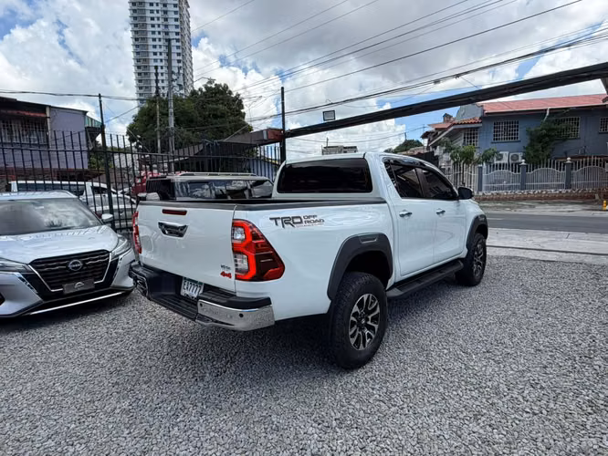 TOYOTA HILUX 2022 AUTOMATICO FULL EXTRAS - Imagen 5
