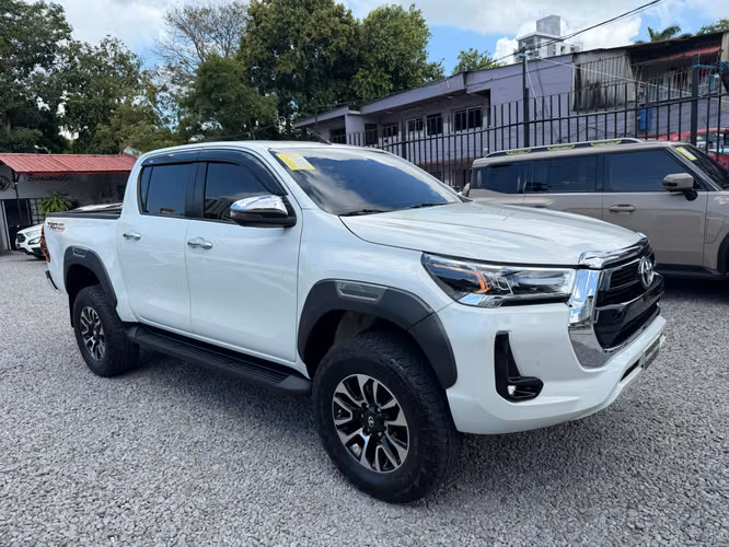 TOYOTA HILUX 2022 AUTOMATICO FULL EXTRAS - Imagen 2