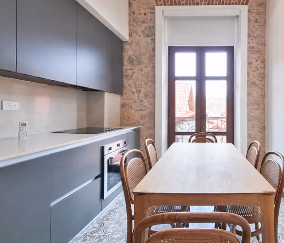 Apartamento en Casco Viejo I amoblado I 97m² con balcón y 2 Rec