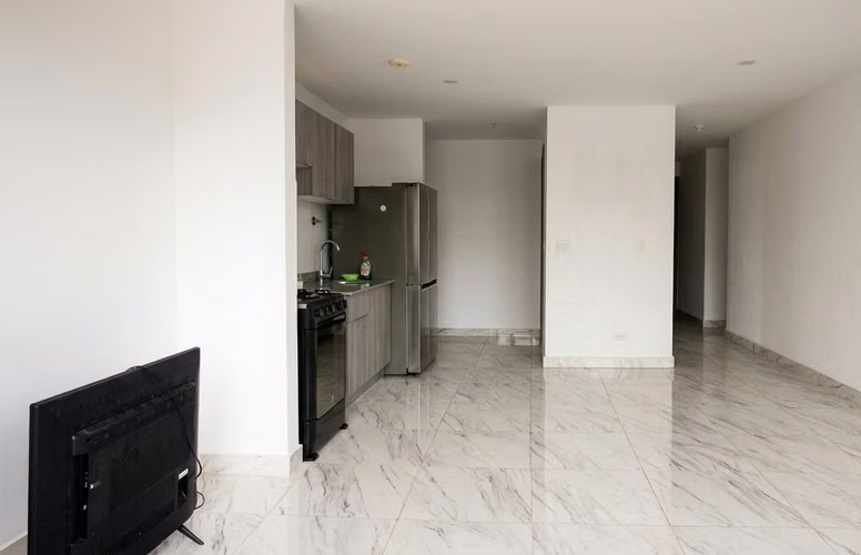Apartamento en Calle 50 I con balcón y vista a la ciudad - Imagen 4