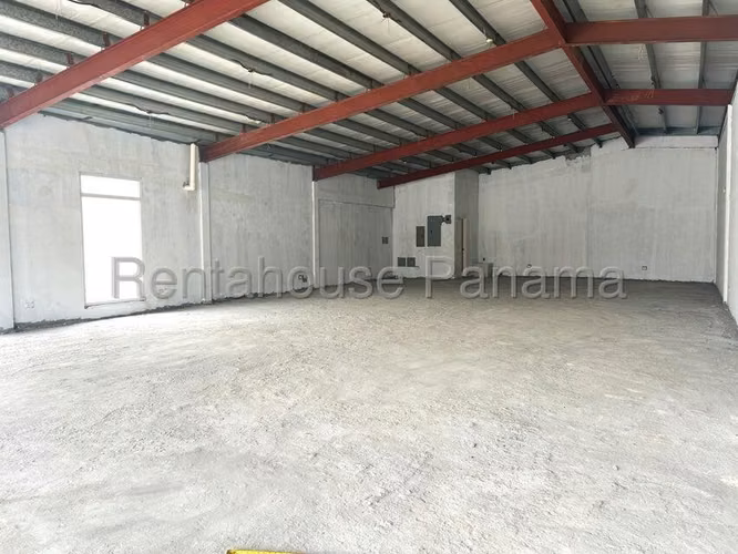 ¡Excelente Local Comercial en Alquiler en Plaza Farallones, Río Hato!  GC