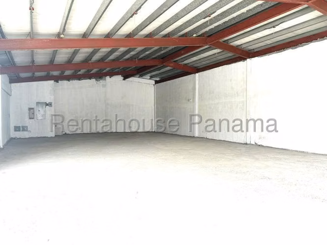 ¡Excelente Local Comercial en Alquiler en Plaza Farallones, Río Hato!  GC