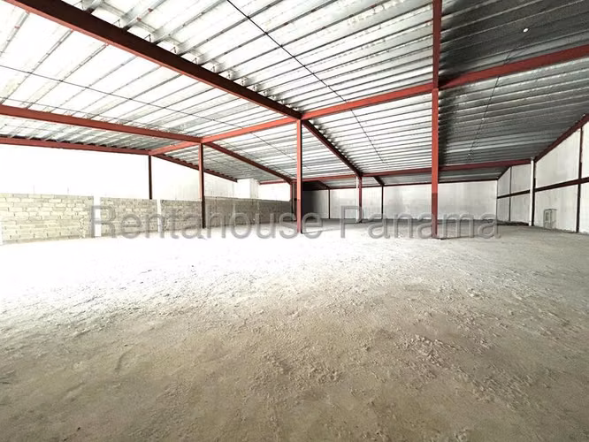 ¡Excelente Local Comercial en Alquiler en Plaza Farallones, Río Hato!  GC