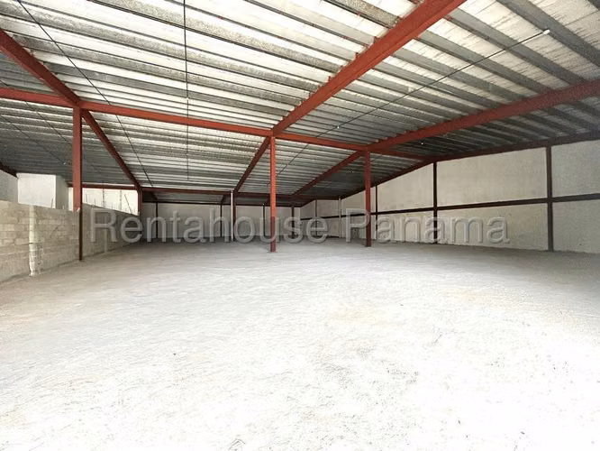 ¡Excelente Local Comercial en Alquiler en Plaza Farallones, Río Hato!  GC