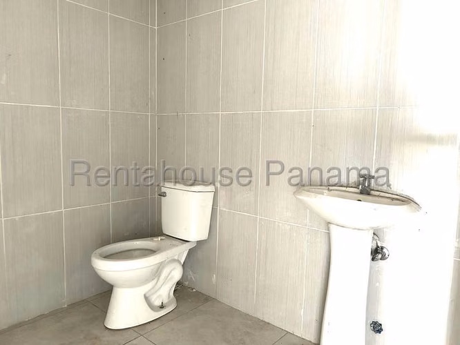 ¡Excelente Local Comercial en Alquiler en Plaza Farallones, Río Hato!  GC