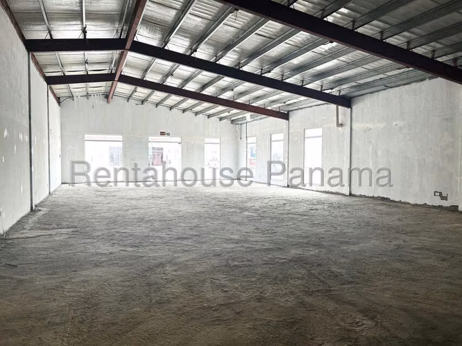 ¡Excelente Local Comercial en Alquiler en Plaza Farallones, Río Hato!  GC