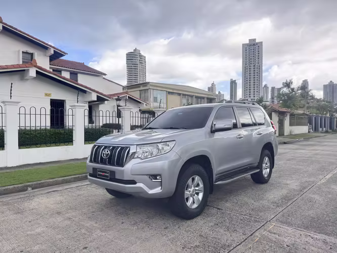 Toyota Land Cruiser Prado 2023