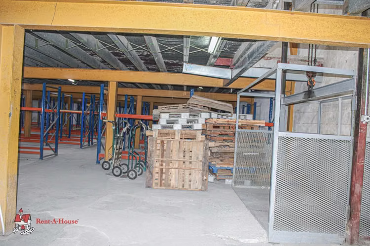 Galera de dos niveles en venta en Río Abajo - Imagen 3