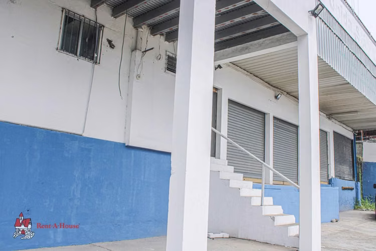 Galera de dos niveles en venta en Río Abajo - Imagen 4