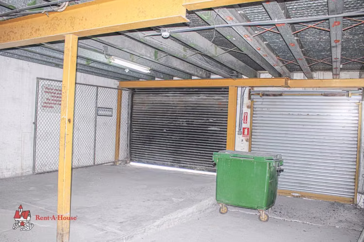 Galera de dos niveles en venta en Río Abajo - Imagen 2