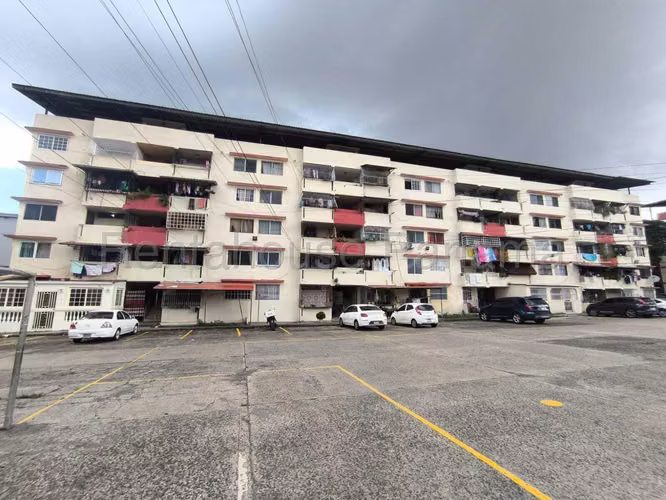Se Vende Apartamento en Llano Bonito DPA27-588