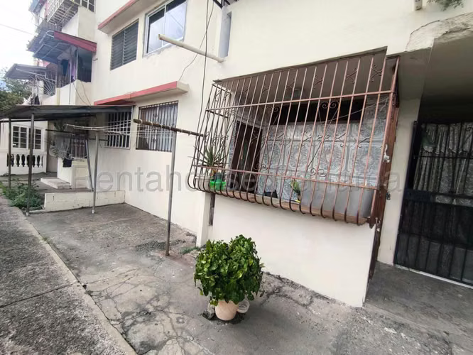 Se Vende Apartamento en Llano Bonito DPA27-588