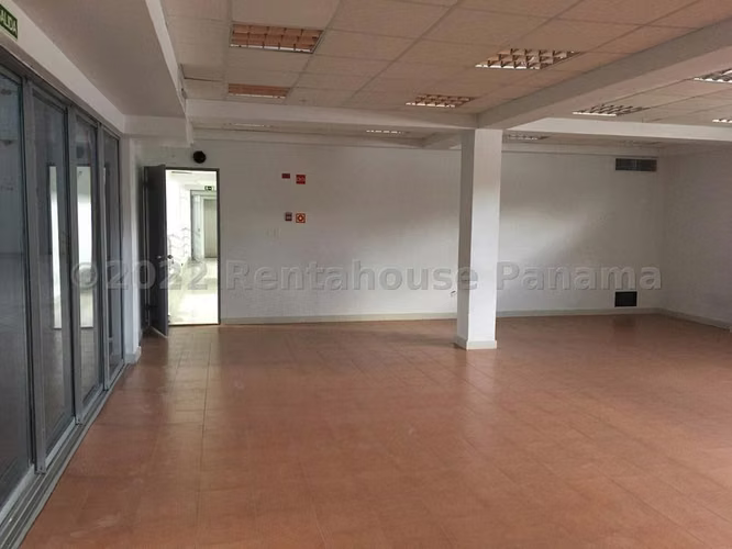 Venta de galera / oficinas con oficinas en la 12 de Octubre
