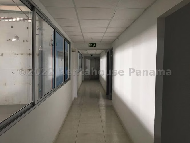 Venta de galera / oficinas con oficinas en la 12 de Octubre