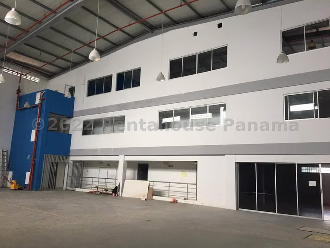 Venta de galera / oficinas con oficinas en la 12 de Octubre