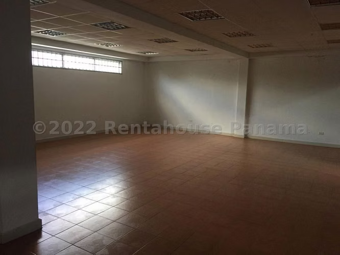 Venta de galera / oficinas con oficinas en la 12 de Octubre