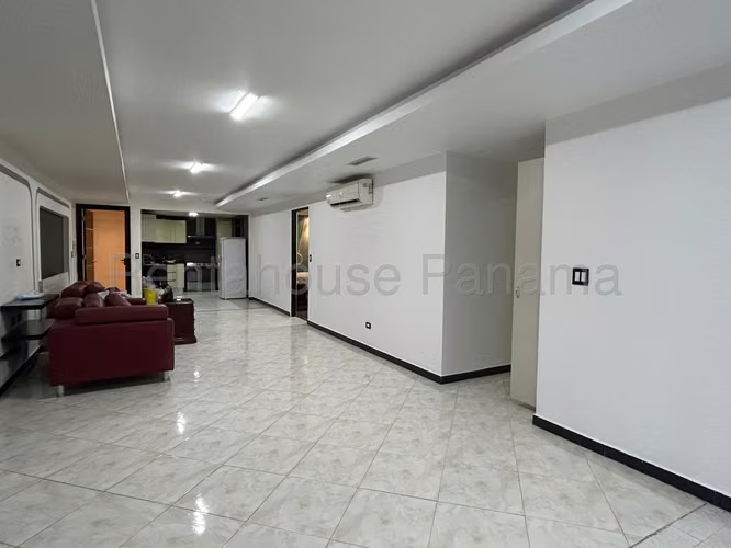 Amplio Apartamento en Alquiler en los Ángeles 27PPM1200