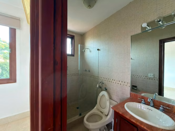 ! Casa en Costa del Este residencial privado I con 4 parking y amplio patio - Imagen 15