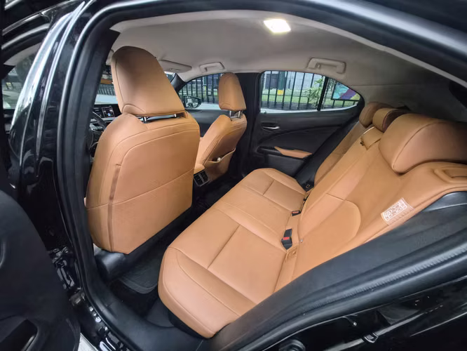 Espectacular Lexus 250h Modelo 2022