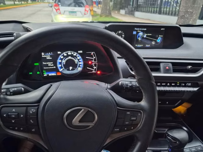 Espectacular Lexus 250h Modelo 2022 - Imagen 5