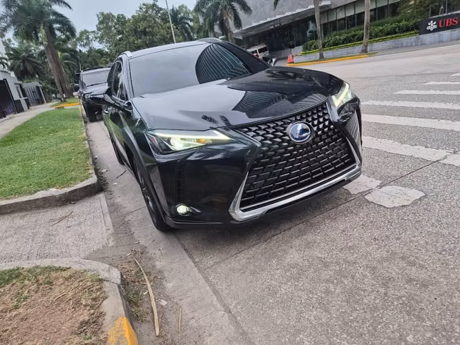 Espectacular Lexus 250h Modelo 2022 - Imagen 3
