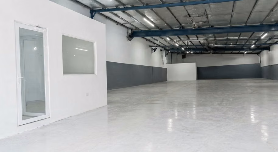 Galera en Parque Lefevre I 500 m2 y 5 estacionamientos - Imagen 7