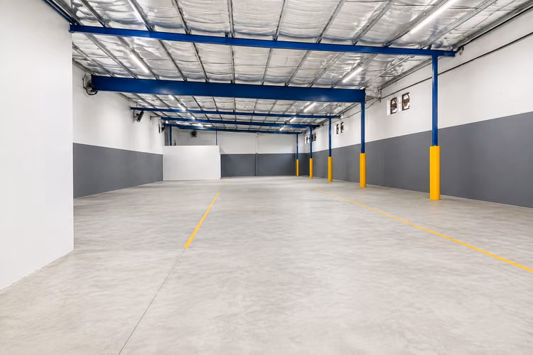 Warehouse in Parque Lefevre | 500 m² and 5 parking spaces
