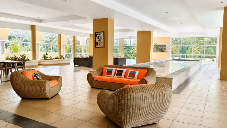 Amplio Apartamento con Vista al Campo de Golf en Alcázar, Coronado - Imagen 16