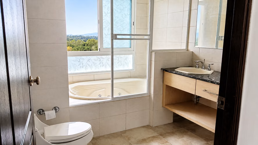 Amplio Apartamento con Vista al Campo de Golf en Alcázar, Coronado - Imagen 11