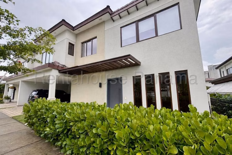 Casa en Venta en Costa Sur Santa Maria JG