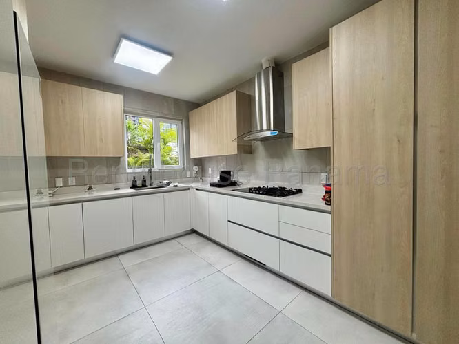Casa en Venta en Costa Sur Santa Maria JG