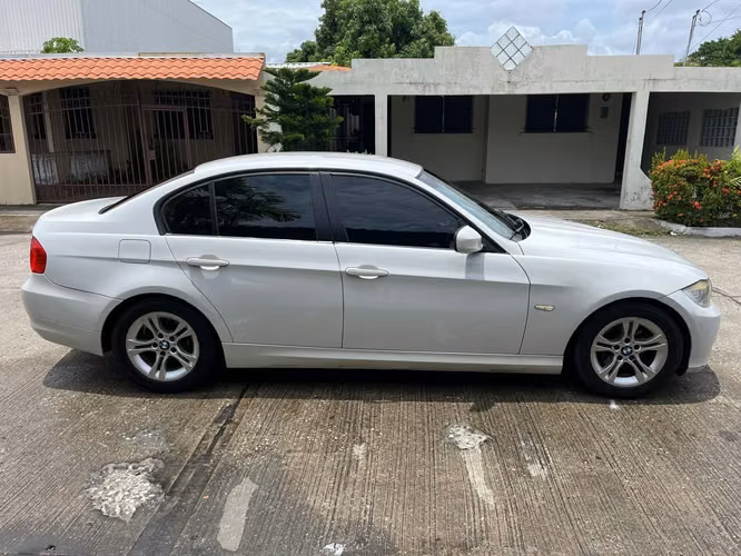 BMW 318i 2010 Automatico