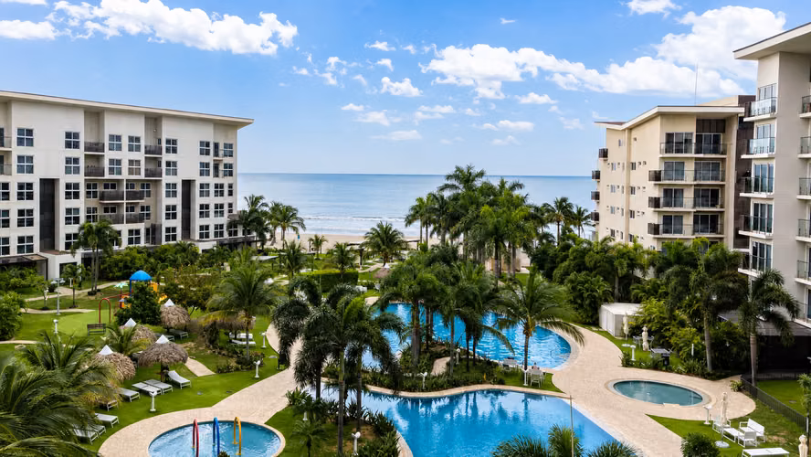 Apartamento de Playa de Dos Recámaras con Suite Lock Off en Playa Caracol - Imagen 1