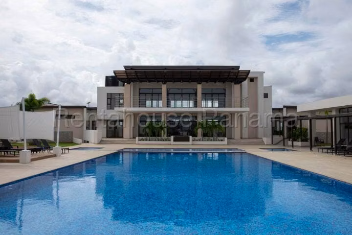 ¡Espectacular Casa Remodelada en Venta en Costa Linda!  GC - Imagen 18