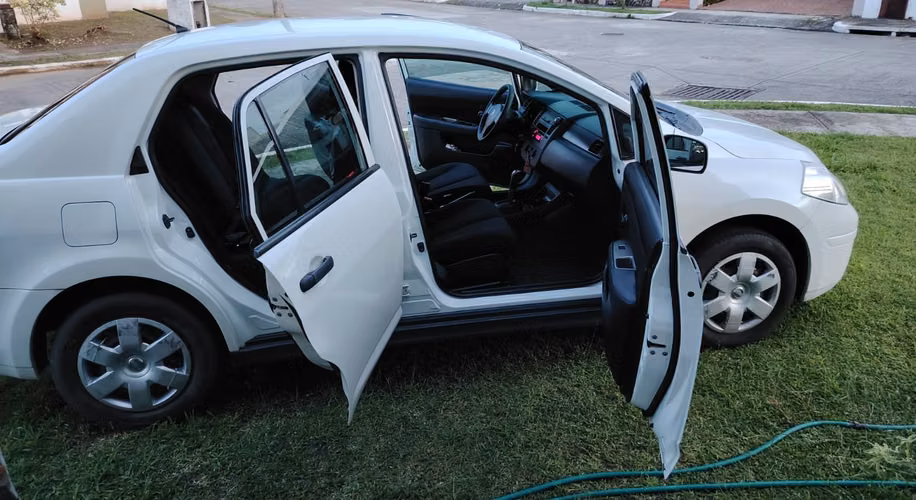 Se Vende Nissan Tiida - Imagen 4