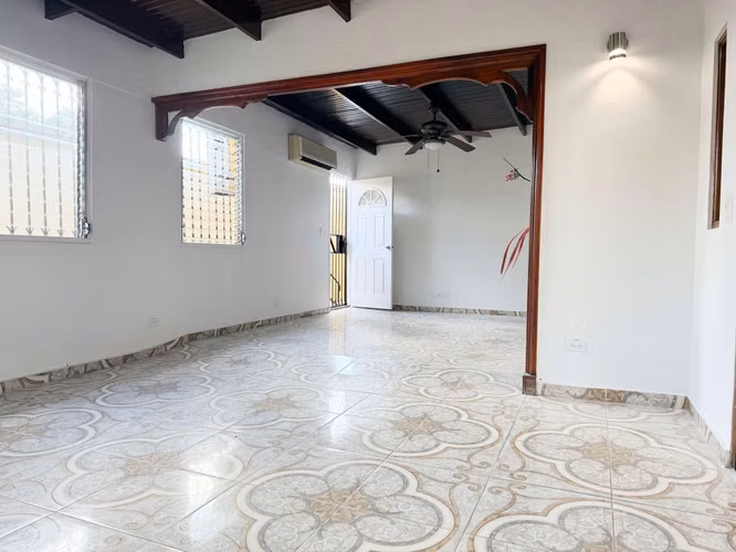 Casa en Betania I con patio y excelente ubicacion