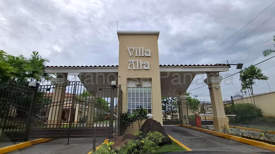 HOUSE FOR SALE BRISAS DEL GOLF GM