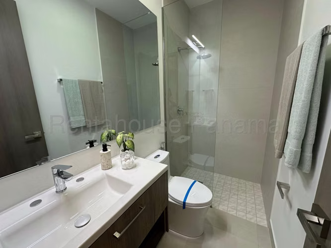 Apartamento en Venta en Brisas del Golf SYH