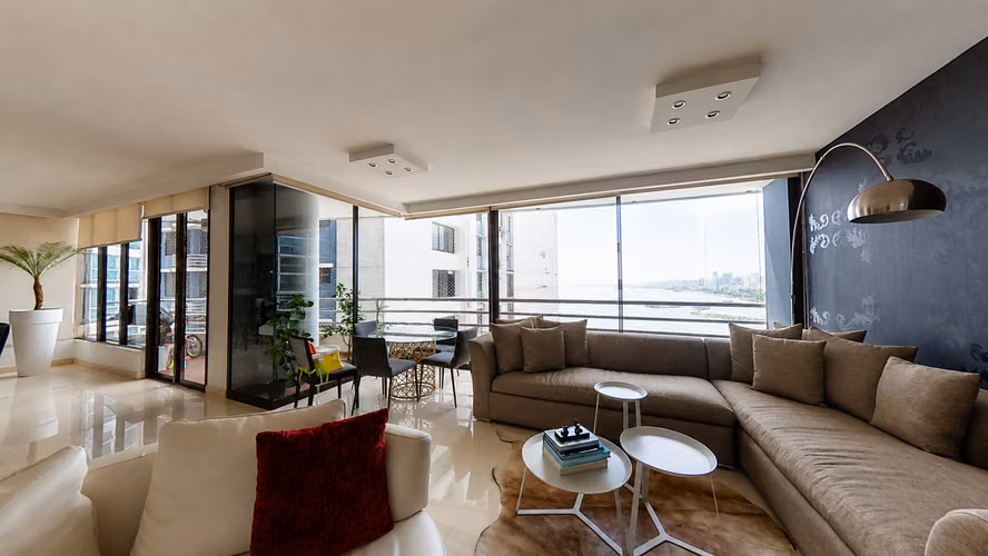 Apartamento en Venta en Avenida Balboa Los Delfines 24YCG7944