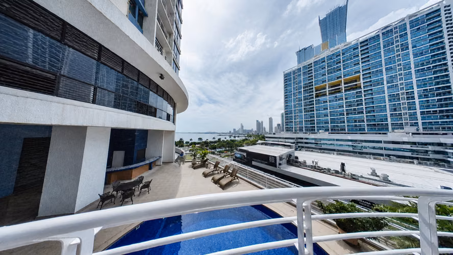 Apartamento en Venta en Avenida Balboa Los Delfines 24YCG7944