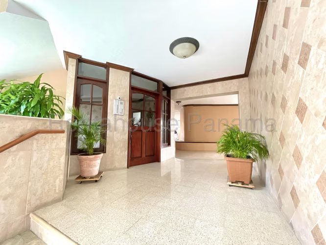 Apartamento en Venta en Hato Pintado. 27-1104.