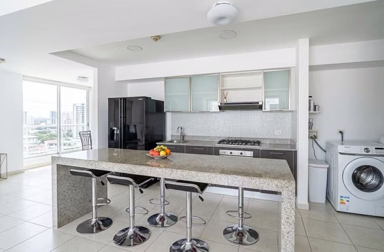 Apartamento en El Cangrejo I con balcón y ubicación premium - Imagen 4